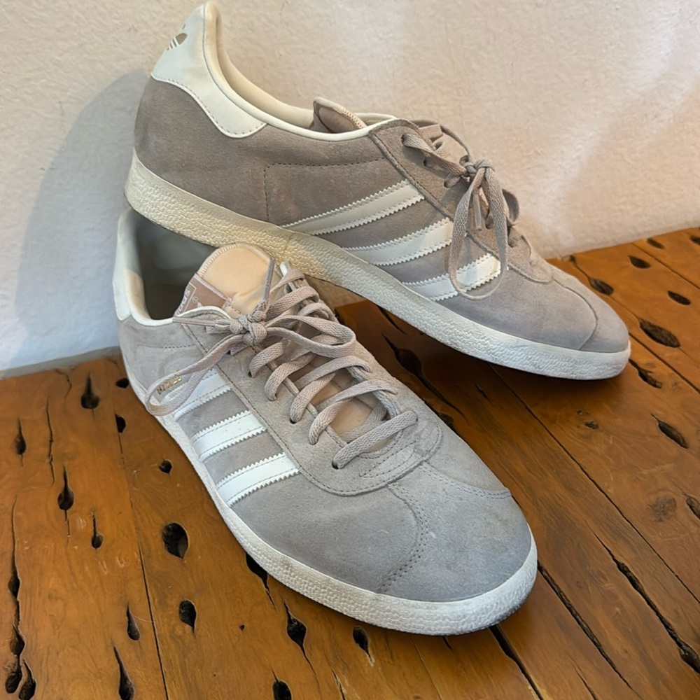 Adidas Gazelle taupe and white men’s sneaker
